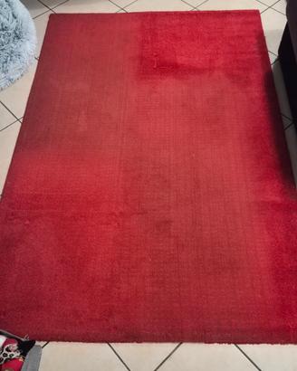 Tappeto rosso e servo muto Ikea