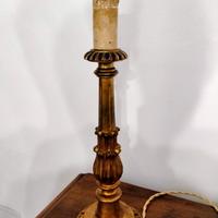 Lampada da tavolo in legno dorato