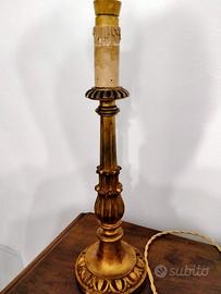 Lampada da tavolo in legno dorato