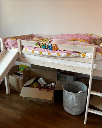 Letto rialzato con scivolo