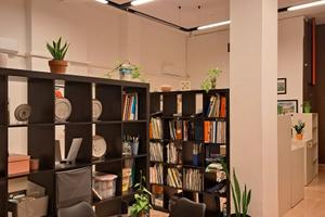 Postazione coworking ufficio ingegneria arredato