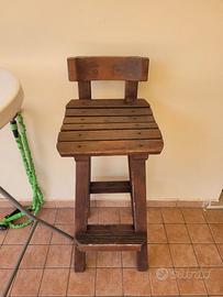 Tavolo alto con sgabelli