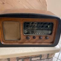 Radio d’epoca in legno