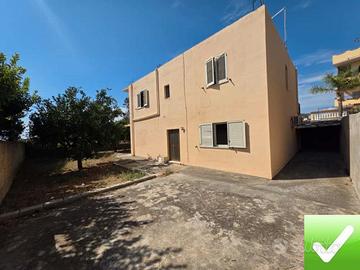 Villa Indipendente Su 2 Livelli + Corte Saline