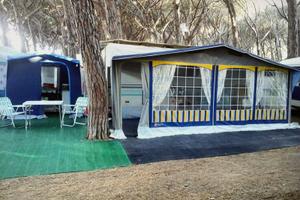 Piazzola con roulotte