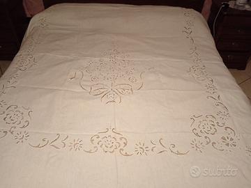 Coperta ricamata intaglio