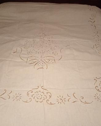 Coperta ricamata intaglio