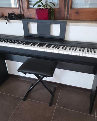 Pianola yamaha modello P45