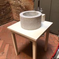 Lavandino di marmo scavato