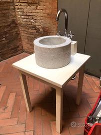 Lavandino di marmo scavato