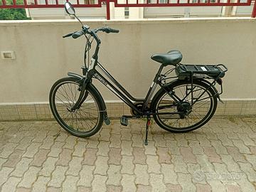Bicicletta pedalata assistita
