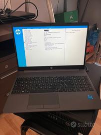 Hp 250G9 aperto solo per foto intel i5 1235U