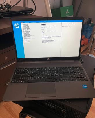 Hp 250G9 aperto solo per foto intel i5 1235U
