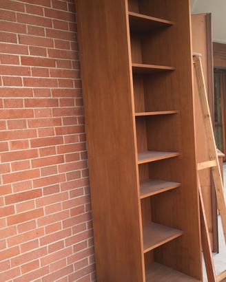 Libreria con tavolo computer tutto in legno