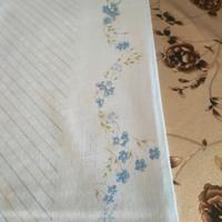 Tovaglia cotone con bordo floreale blu