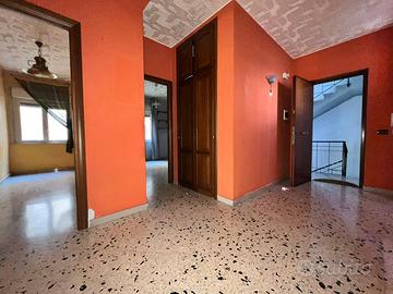 Ampio appartamento 5 vani a Palermo