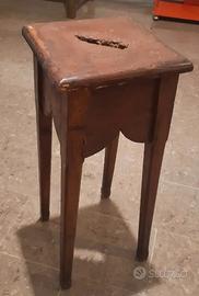 Sgabellino antico in legno 