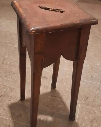 Sgabellino antico in legno 