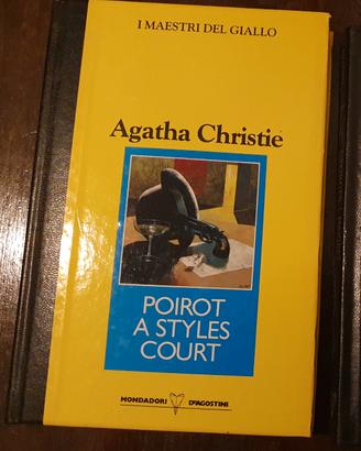 libro  Poirot a Styles Court

diAgatha Christie(