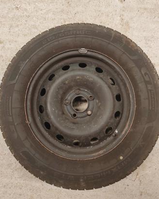 gomme invernali  215/65 16complete di dischi