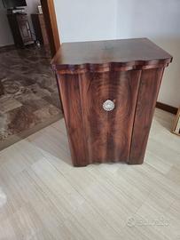 Macchina da cucire antica