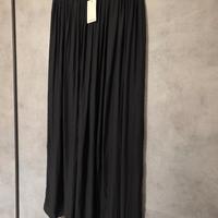 Gonna lunga nera Motivi