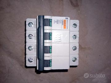 interruttore magnetotermico quadripolare 25A