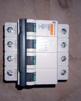 interruttore magnetotermico quadripolare 25A