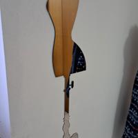 Specchio a forma di Manichino