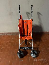 Passeggino marchio Chicco pieghevole di colore ara