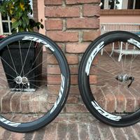 Ruote Zipp alto profilo in carbonio