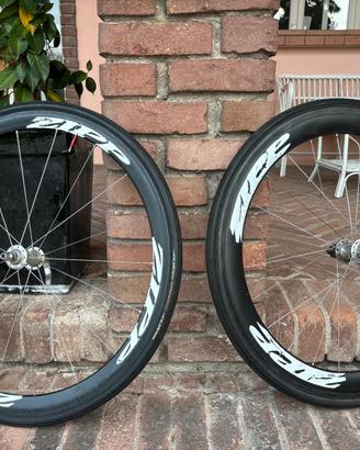 Ruote Zipp alto profilo in carbonio