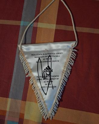 Gagliardetto AC Milan autografato da Pulisic
