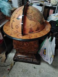 mappamondo con frigo bar 