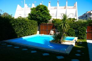 Villino pentafamiliare con piscina privata