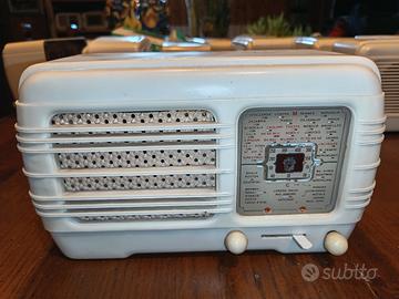 Radio a valvole da comodino