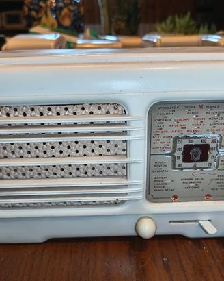 Radio a valvole da comodino