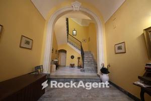 SPLENDIDO PALAZZOTTO NEL CUORE DI BRINDISI