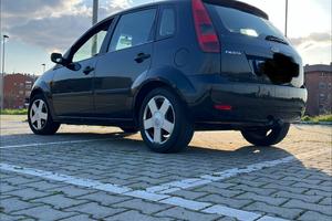 Ford fiesta 1.4 zetec benzina