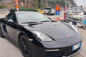 Cayman 718