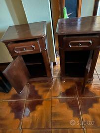 Due comodini del 900 trnuti bene