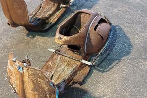 Lotto due scocche  Vespa 1955 da restauro + targhe