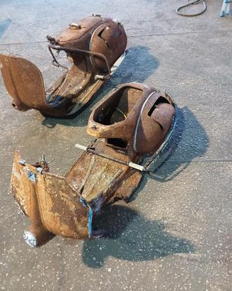 Lotto due scocche  Vespa 1955 da restauro + targhe