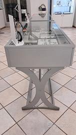 tavoli contenitori merce