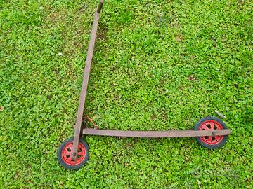 monopattino vintage in legno