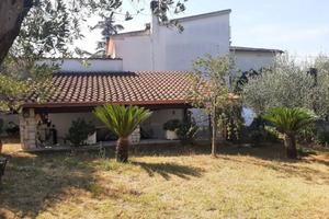 Abitazione con garage e terreni a Castelforte (LT)