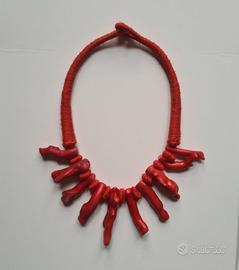 Collana in coral-bamboo