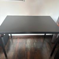 Tavolo 4 posti e scrivania