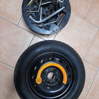 ruotino con accessori con cric