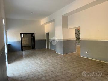 4 LOCALI A CASERTA